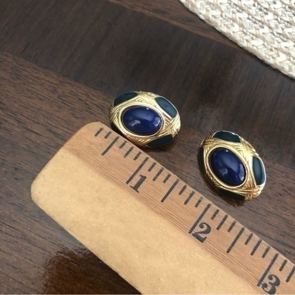 Vintage Clip On Earrings - Picture 4 of 4
